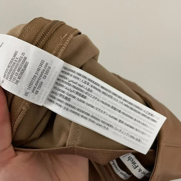 Abercrombie & Fitch Vegan Leather Pull On Leggings in Camel Tan Size Small Long - Picture 5 of 8